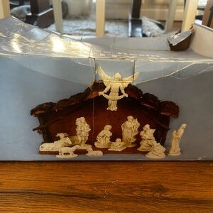 Provo 12 piece Wooden Nativity Scene Set